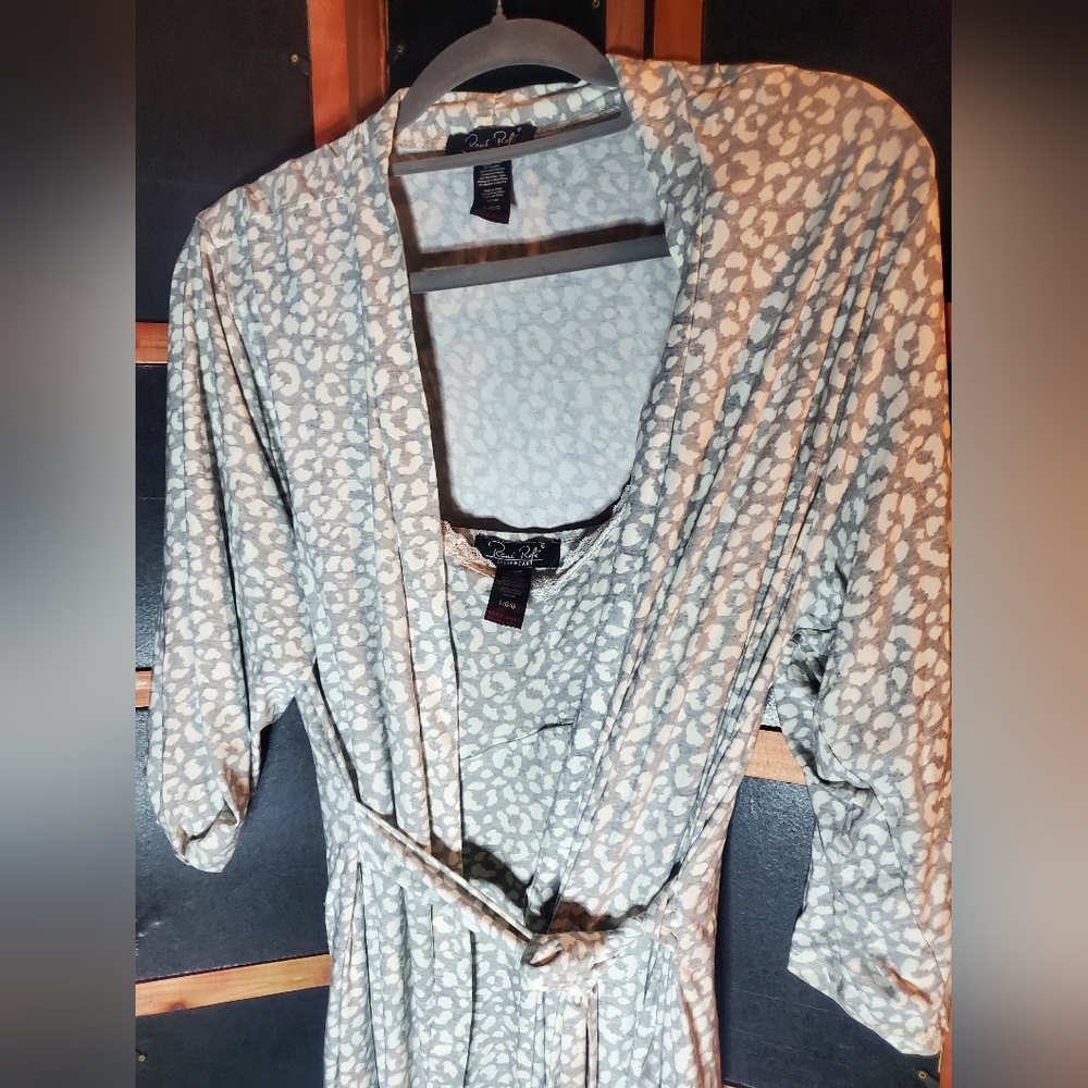 Cuddl Duds White Leopard Print Robe Set - Picture 4 of 6